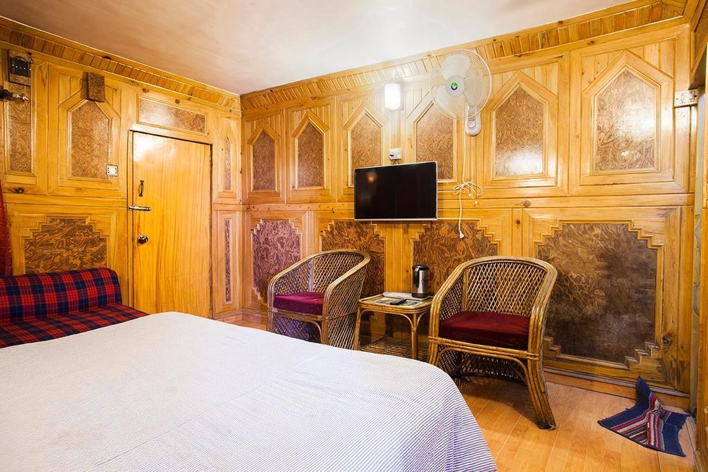 Hotel New Bharat Bhimtal Ngoại thất bức ảnh